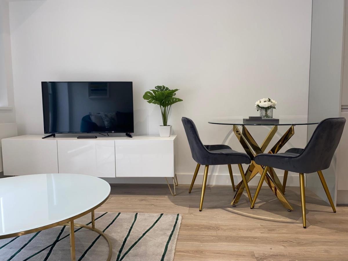 Roomotel - Broadoaks Apartments Solihull Ngoại thất bức ảnh