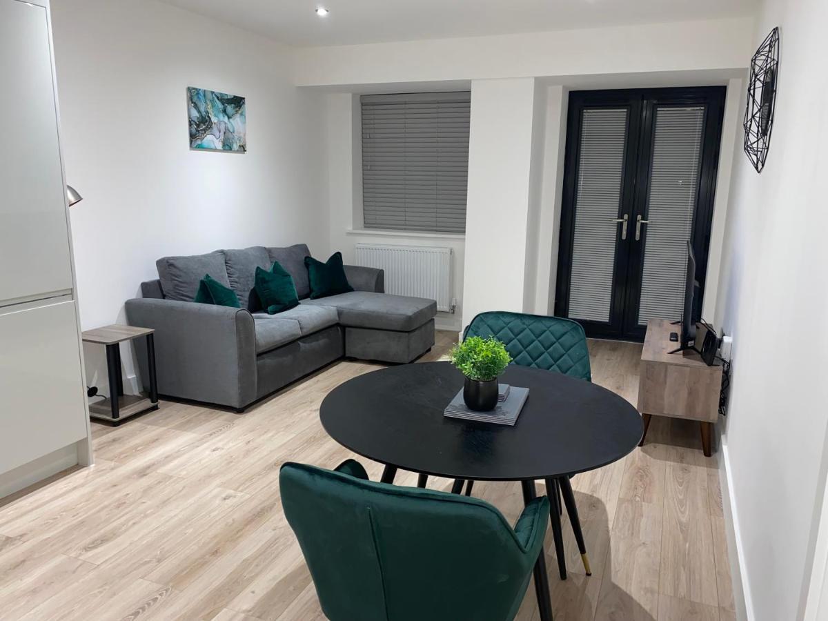 Roomotel - Broadoaks Apartments Solihull Ngoại thất bức ảnh